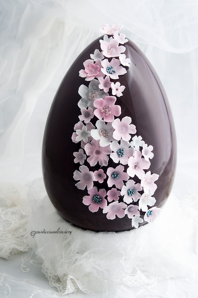 uovo-pasqua-decorato-cioccolato